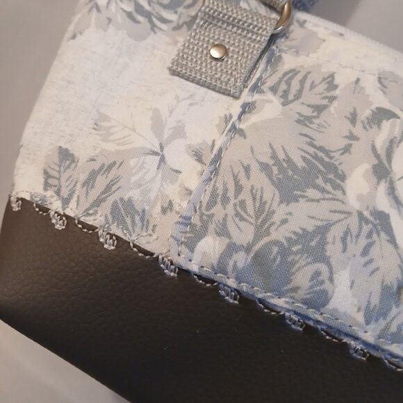 New Roses Floral Handbag Gray pale teal white Faux leather contrast Country chic - Picture 3 of 9